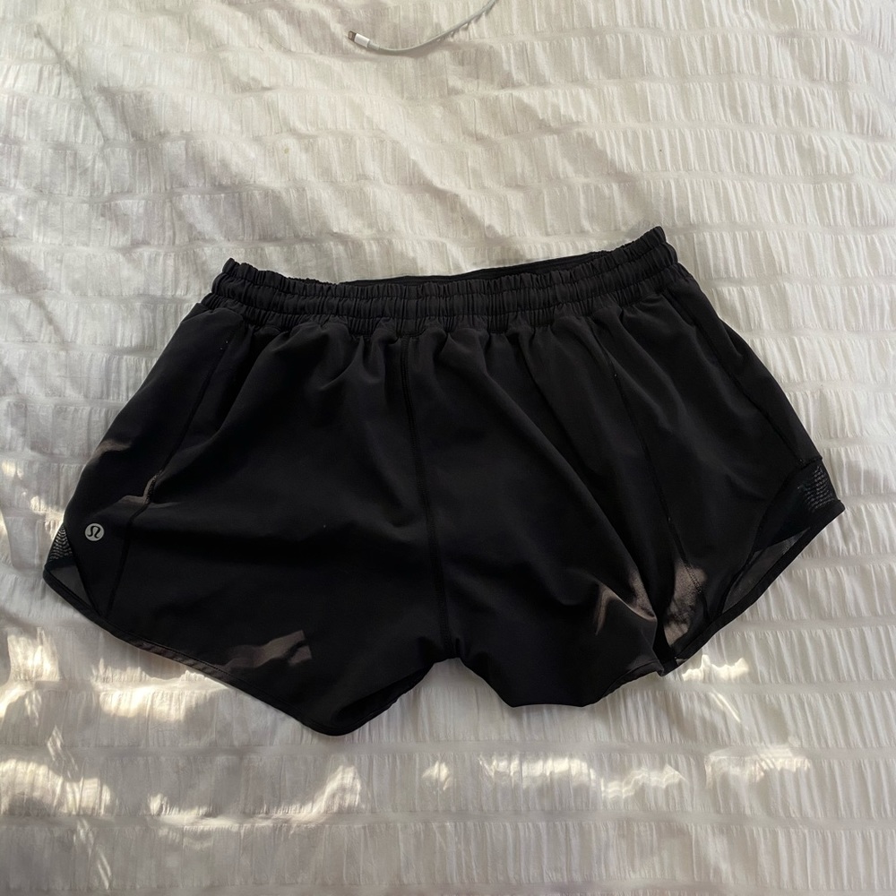 BLACK LULULEMON HOTTY HOT SHORTS!!